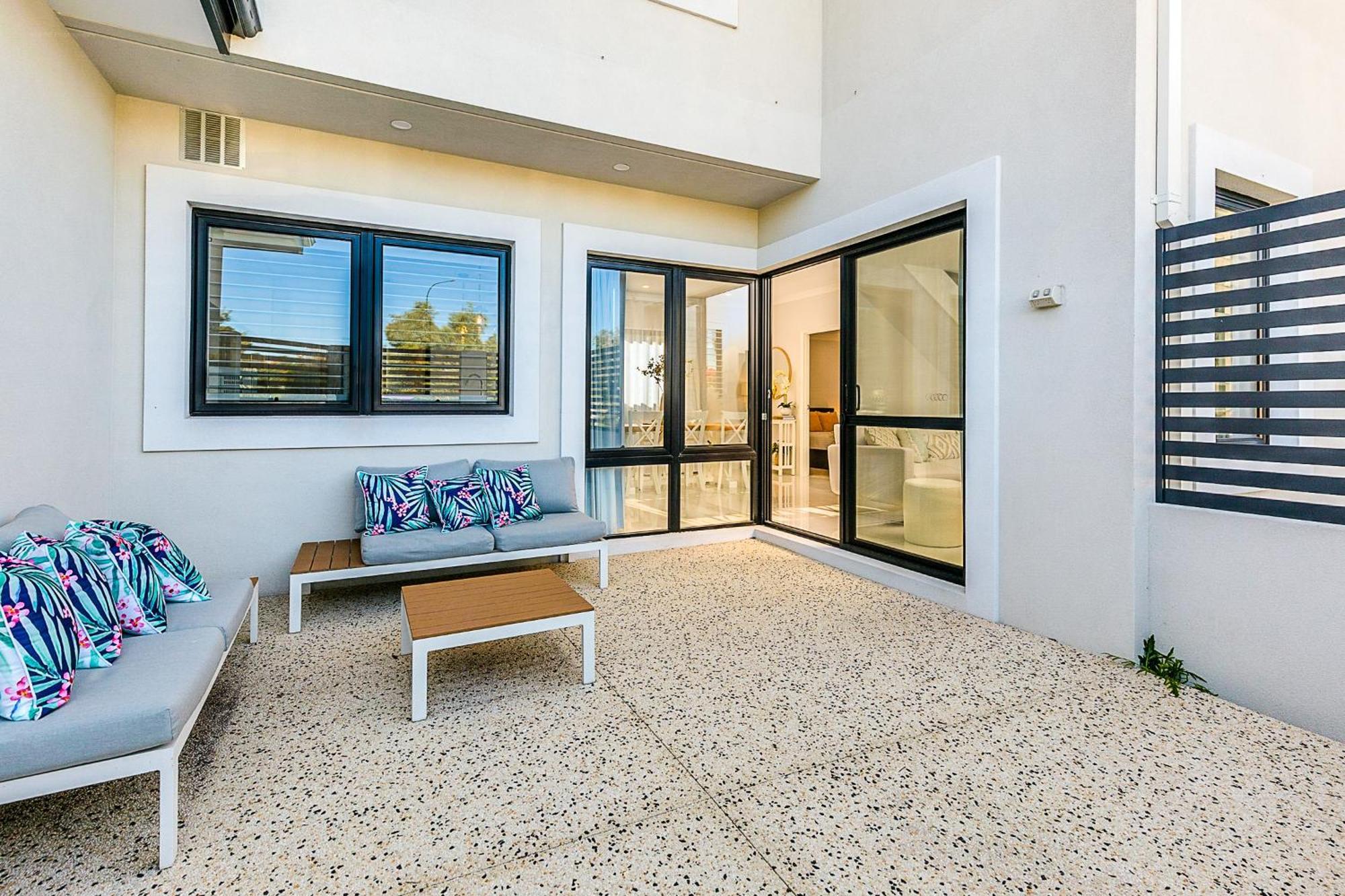 East Vic Park Luxe New Home - Perth — Photos 2